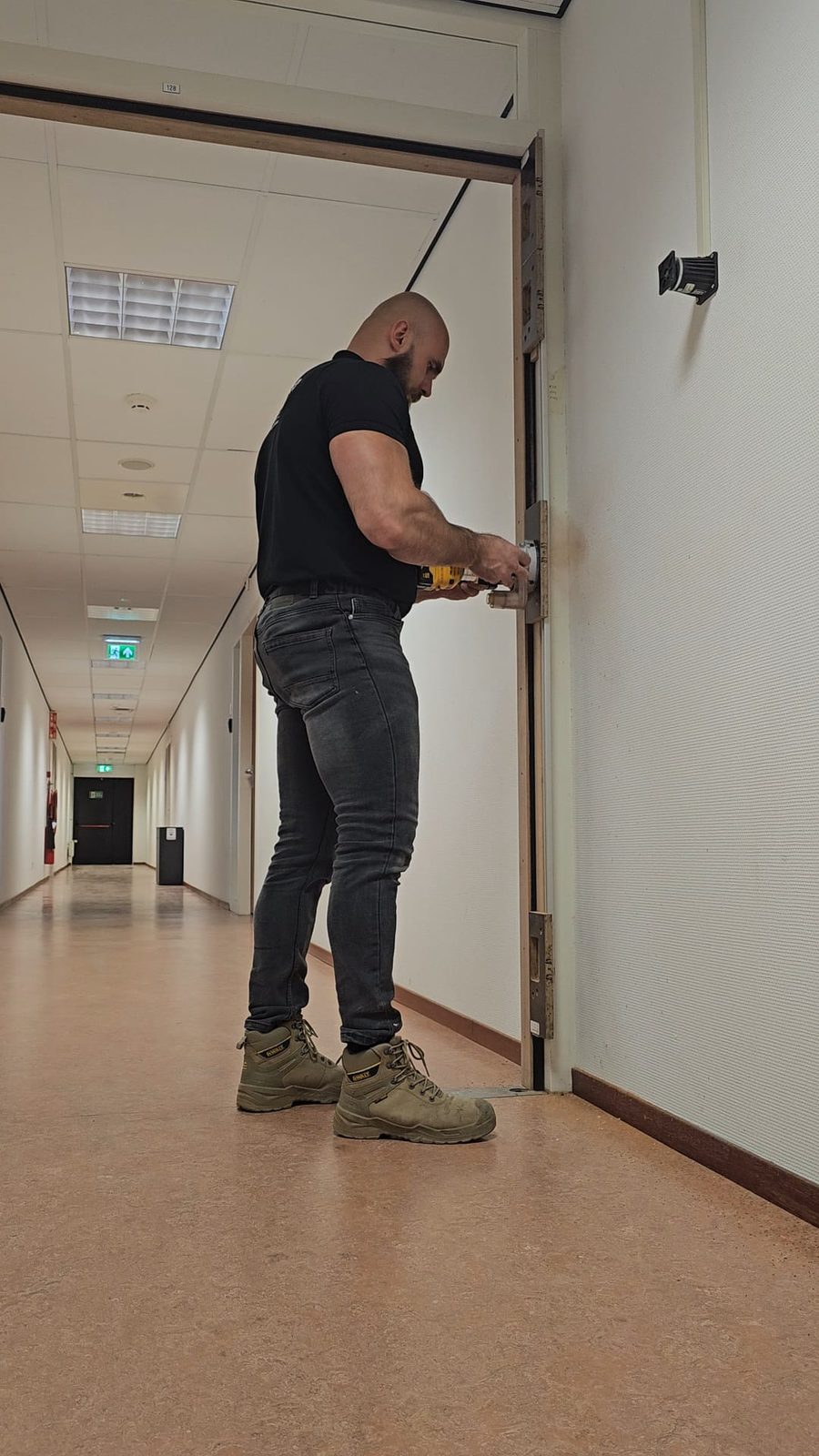 Brandveiligheid afwerking - gecontroleerde bouwomgeving met veiligheid