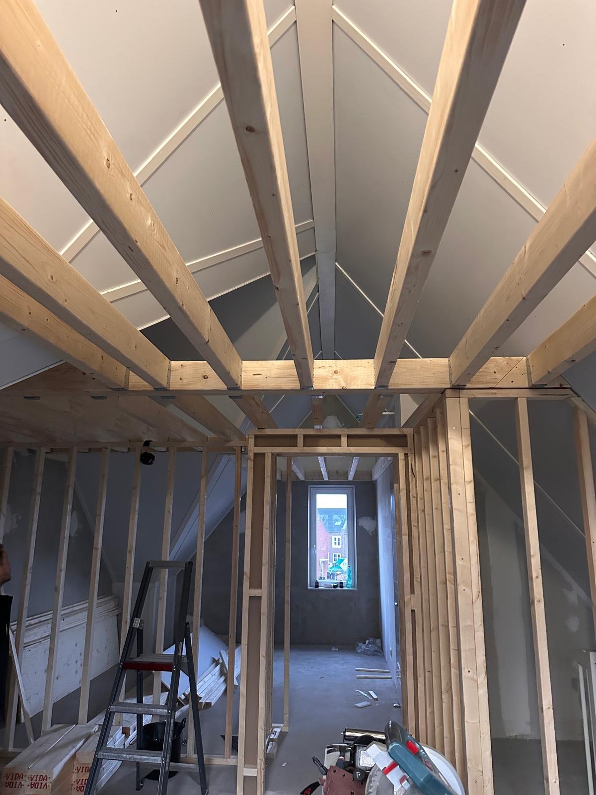 Duurzame houtskelet renovatie en constructieve versterking van een pand
