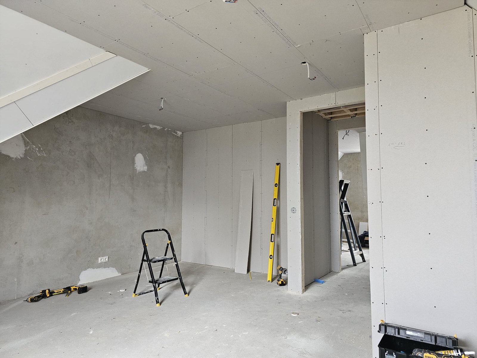 Hoogwaardige afwerking van een monumentale houten draagconstructie