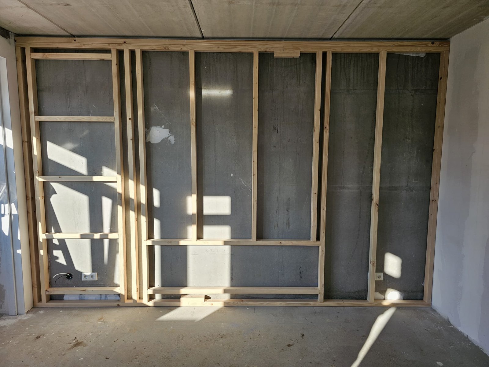 Grootschalige verbouwing en vernieuwing van interieur met kwalitatieve houten elementen