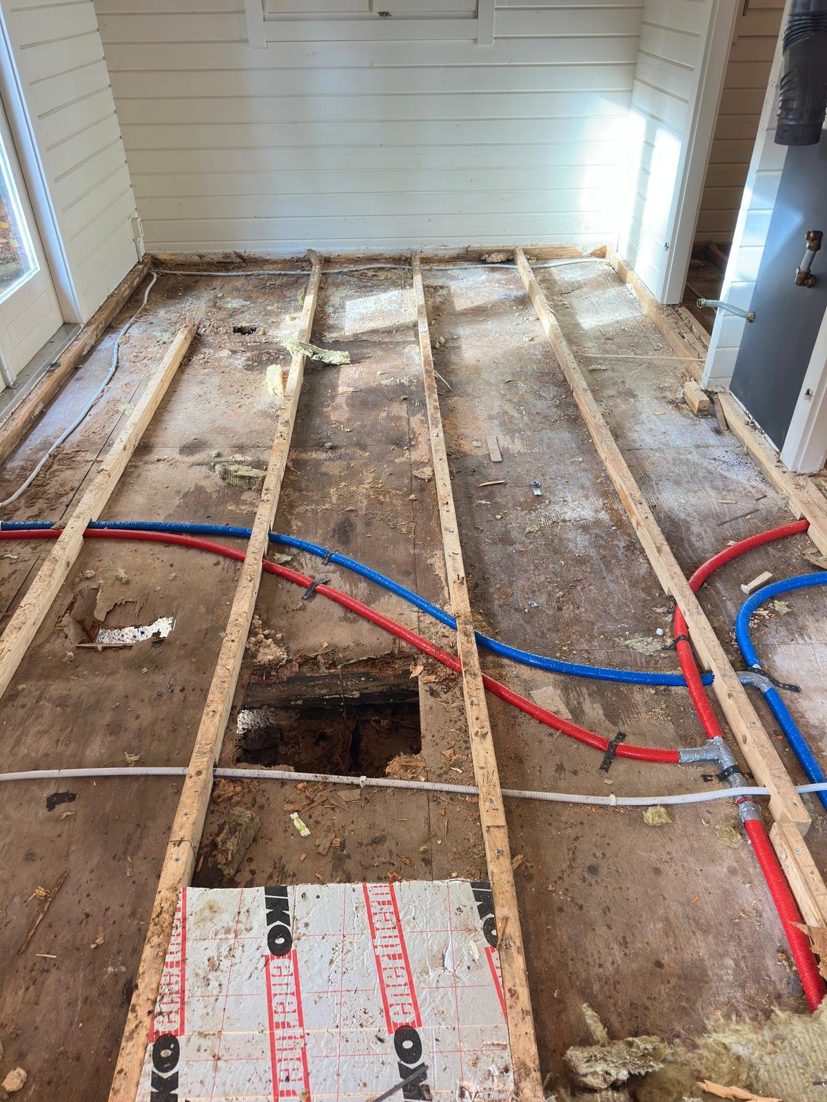 Gedetailleerde afwerking en renovatie van houten deuren in Noord-Brabant