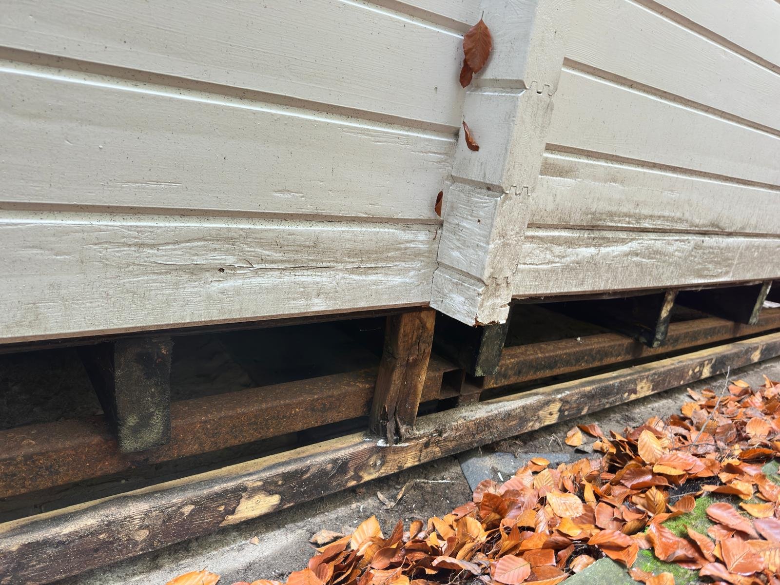 Modernisering van houten binnendeurconstructie en strakke renovatieafwerking