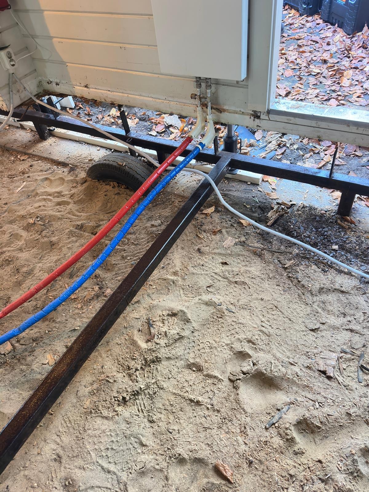 Vakkundige renovatie van binnendeurposten en massief houten lijstwerk
