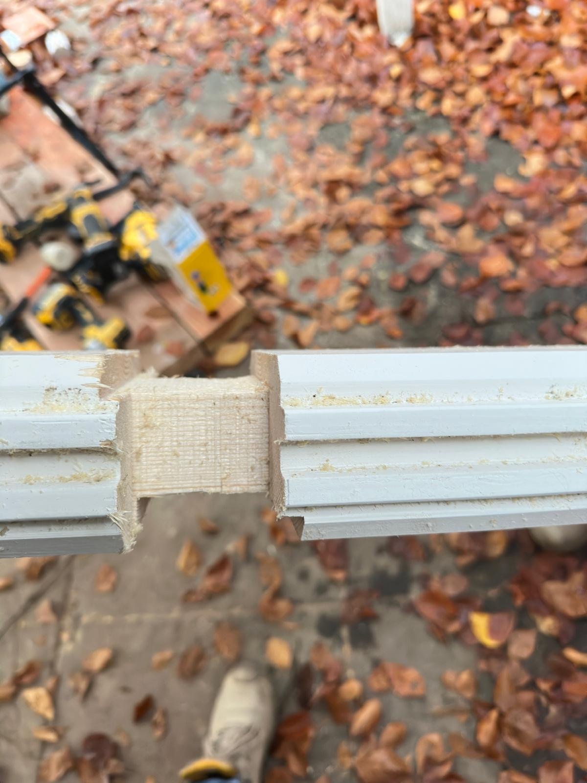 Houten deur detail renovatie met vakkundig lijstwerk
